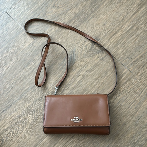Coach Handbags - COACH 3 way tan brown clutch wallet crossbody purse bag
